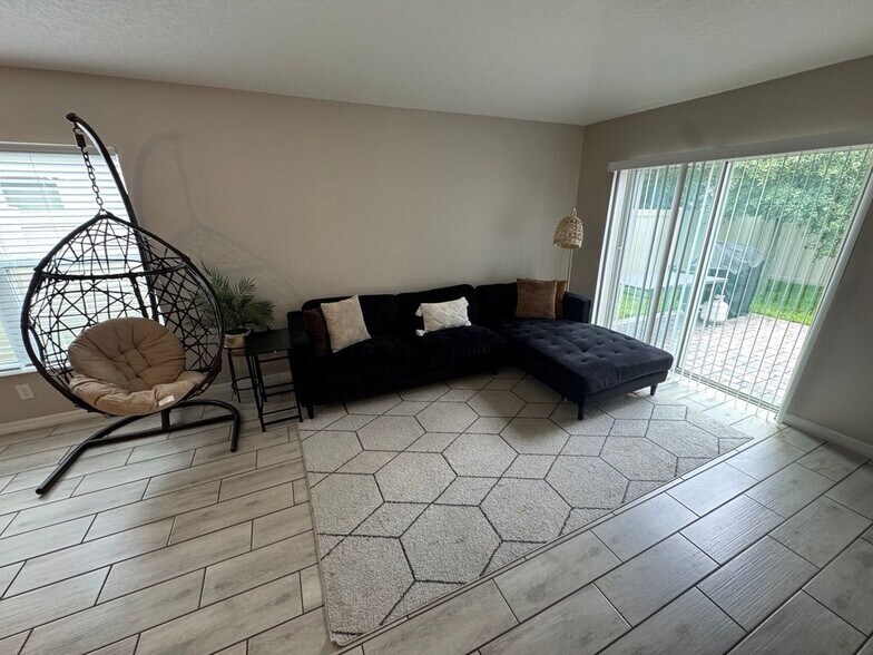 Building Photo - 604 Bullrush Ct