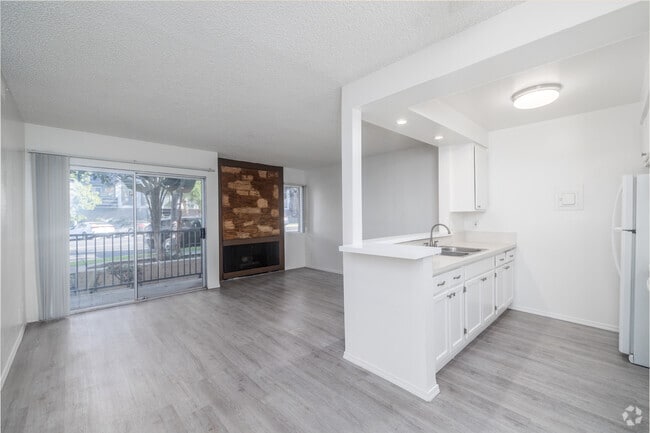 1BR, 1BA - 650SF - Kitchen - 401 S Ardmore Ave