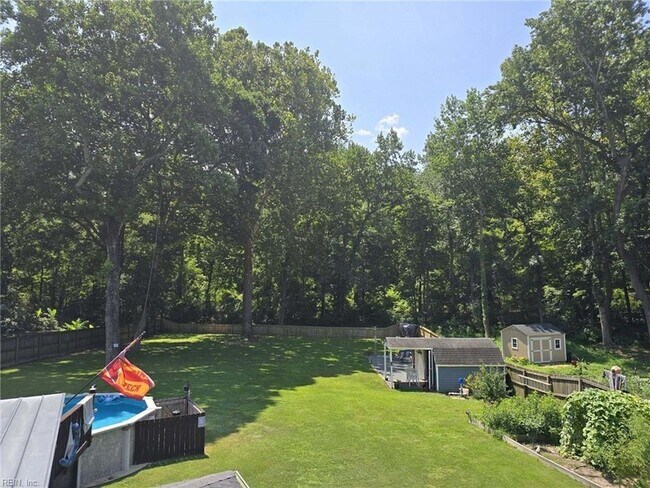 Building Photo - 2233 Paris St