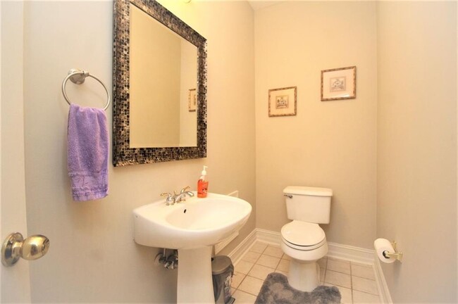 Building Photo - 1060 River Valley Dr