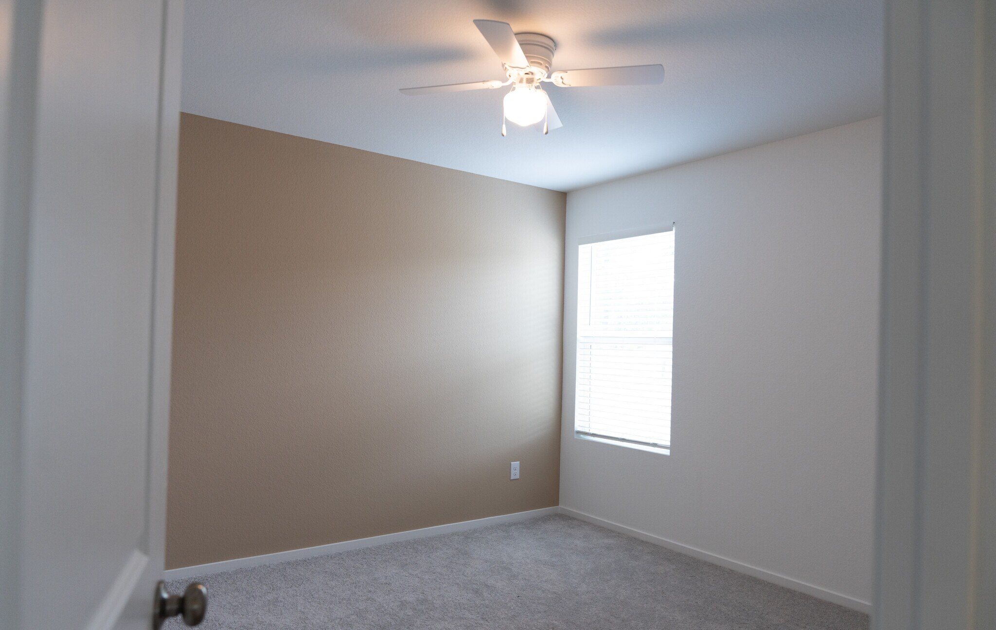 Building Photo - 3018 Mallorca Dr