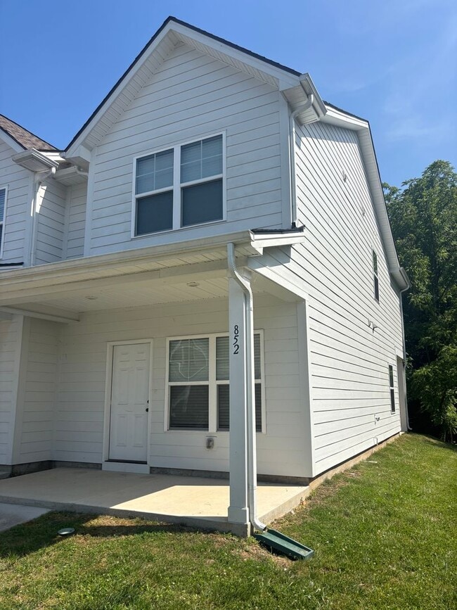 Building Photo - 860 Levitan Dr