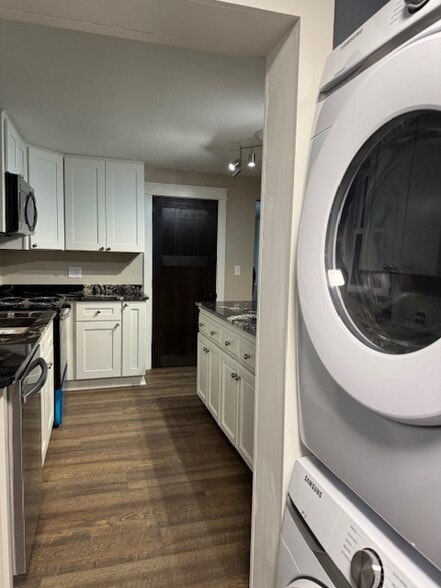 Building Photo - 641 Franklin St