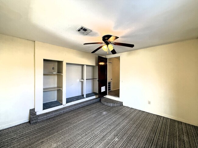 Building Photo - 1800 SW 15th St