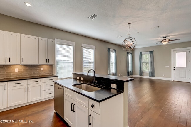 Building Photo - 1228 Willow Ct