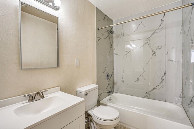Building Photo - Beautifully Renovated 4 Bedroom Home with 3 Full Bathrooms!
