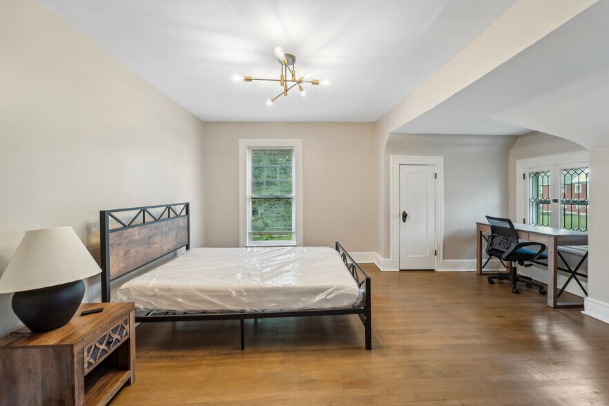 Building Photo - 95 Leroy St