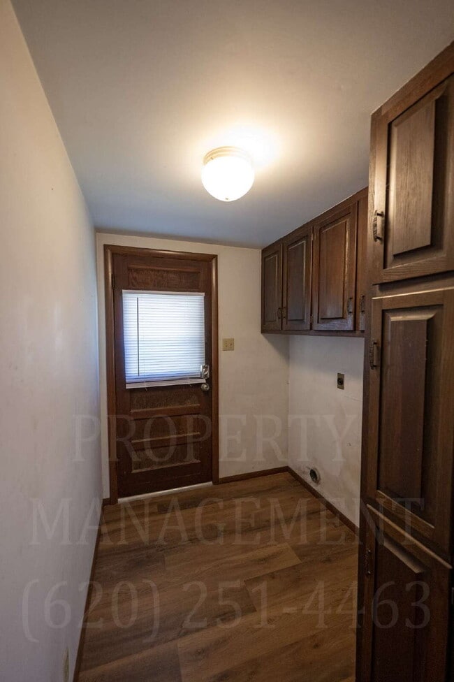 Building Photo - Charming 2 Bed, 1 Bath Duplex