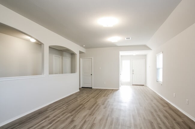 Building Photo - 8723 Lar Ree Oaks Cir