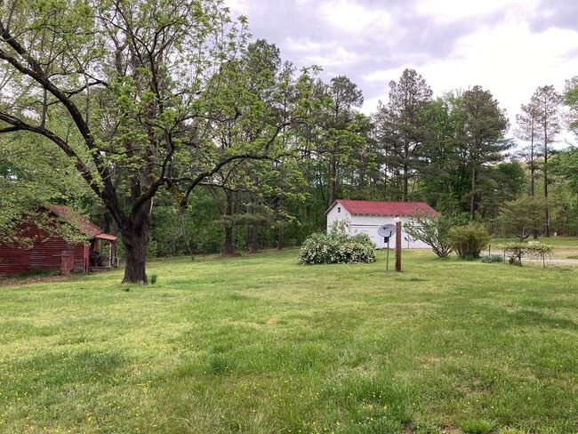 Building Photo - Fully Renovated Farmhouse in Moseley