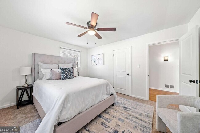 Building Photo - 801 N Evelyn Pl NW