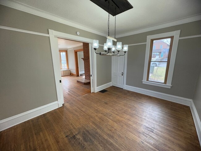 Building Photo - 4 bedroom home in the East Village of Dave...