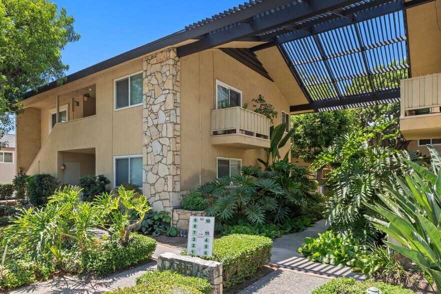 Building Photo - 385 Cliff Dr