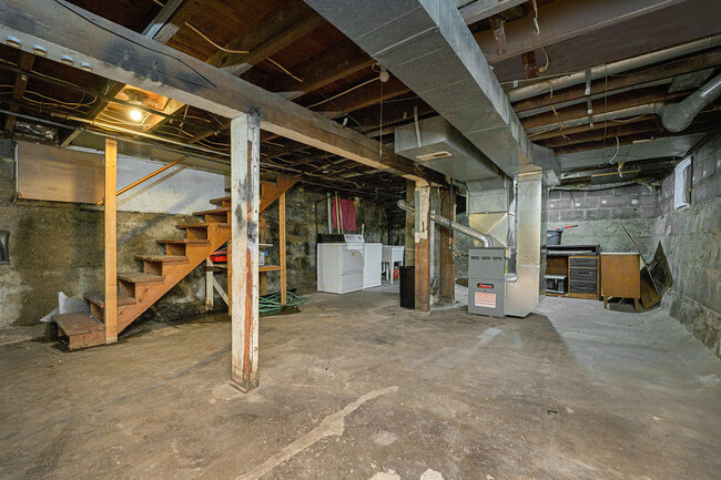 Building Photo - 434 Den Adel Ct