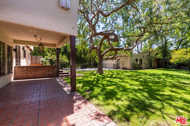 Building Photo - 329 N McCadden Pl