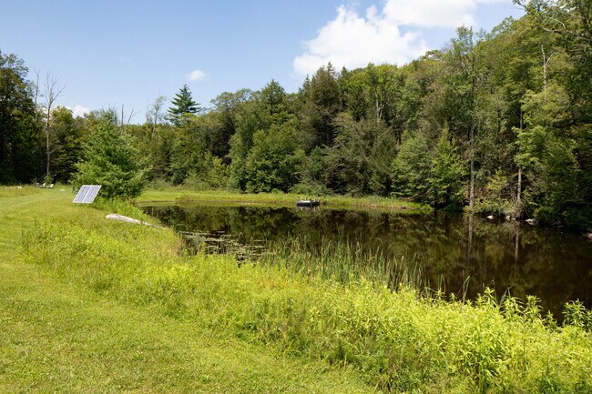 Building Photo - 41 Loon Meadow Dr