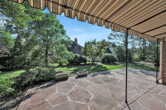 Building Photo - 310 Willow Crest Ln