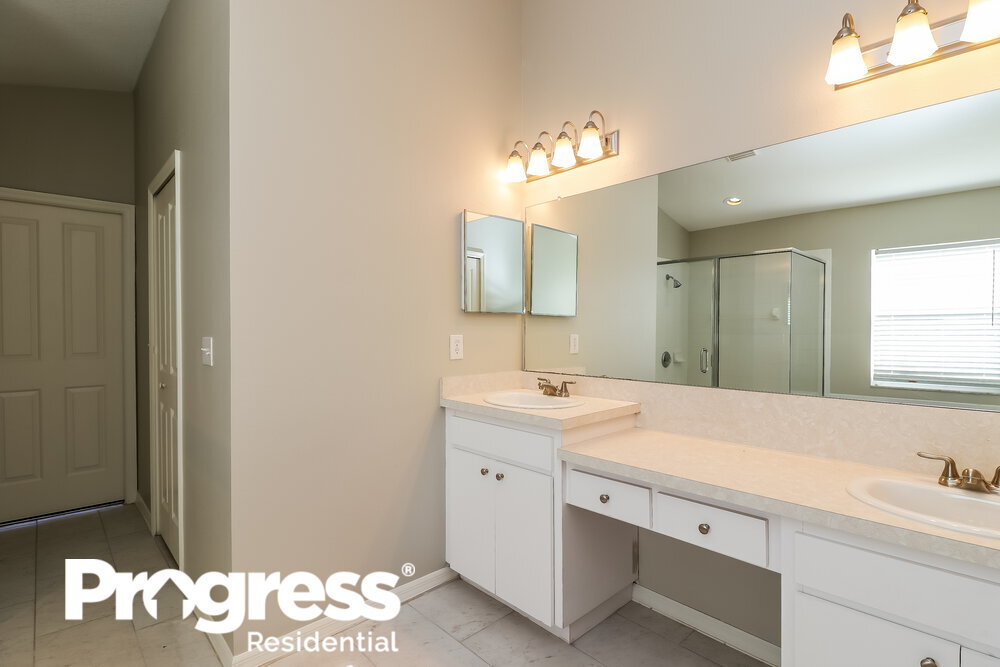 Building Photo - 25017 Hyde Park Blvd