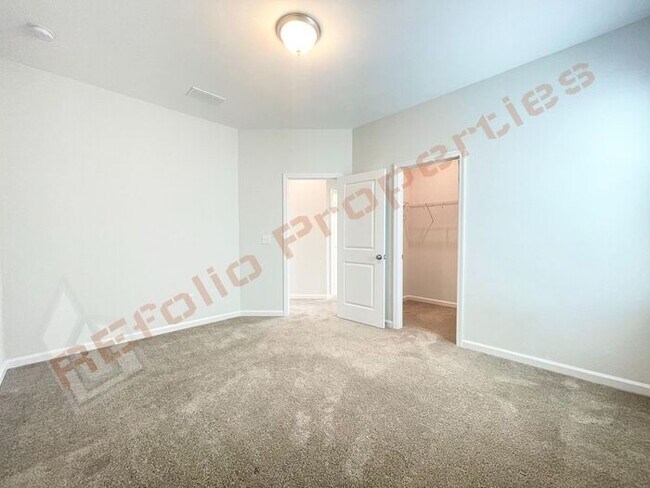 Building Photo - Lovely 2 Story 4 Bedroom, 3 Bath Single-Fa...