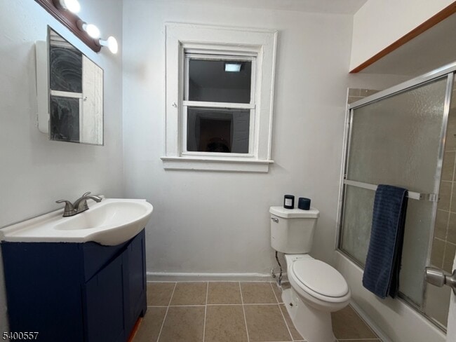 Building Photo - 14 Norwood Ave