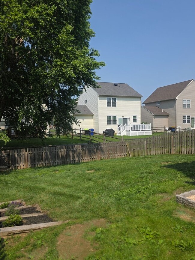 Building Photo - End Unit Townhouse in Brennan Estates- 2 B...