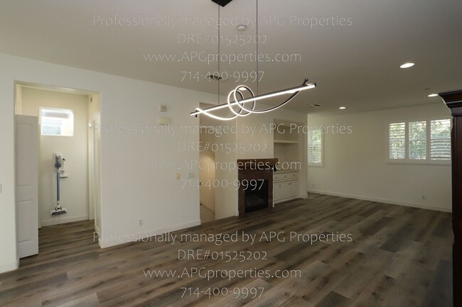 Building Photo - 8057 Sorrento Ln