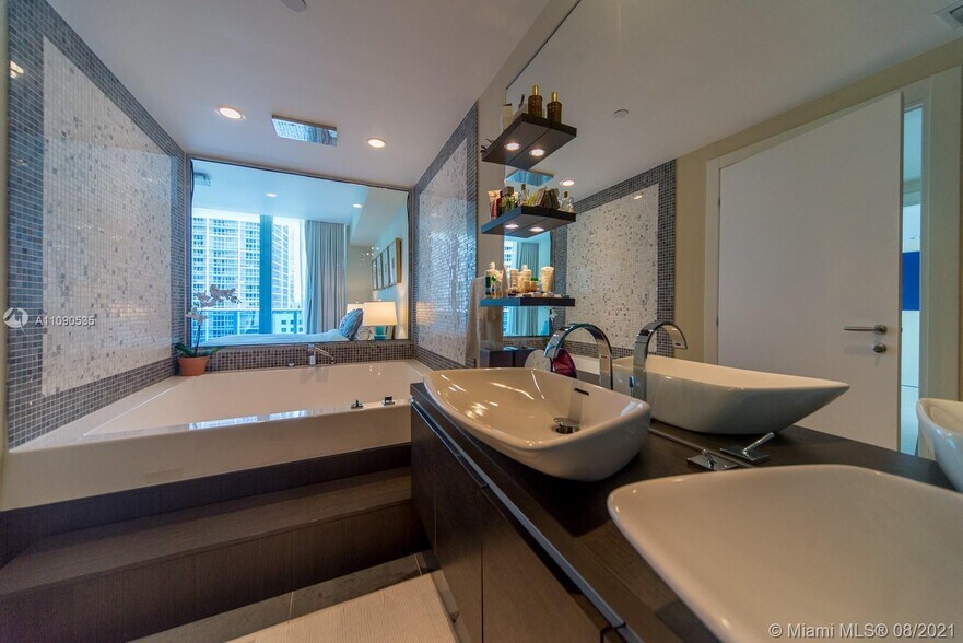 Building Photo - 200 Biscayne Boulevard Way