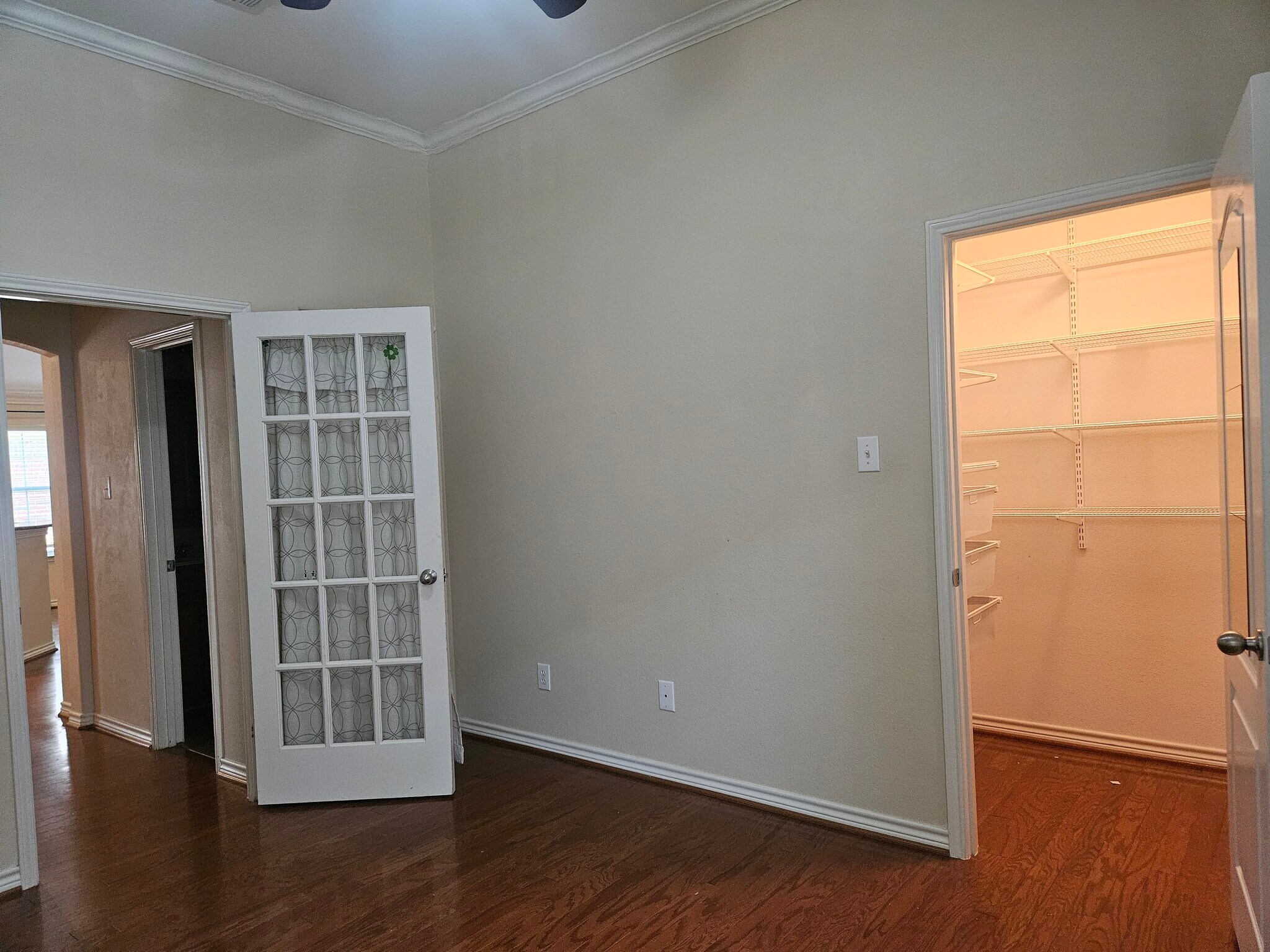 Building Photo - 8562 Robertson Dr