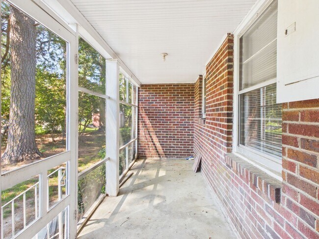 Building Photo - 910 Northampton Rd