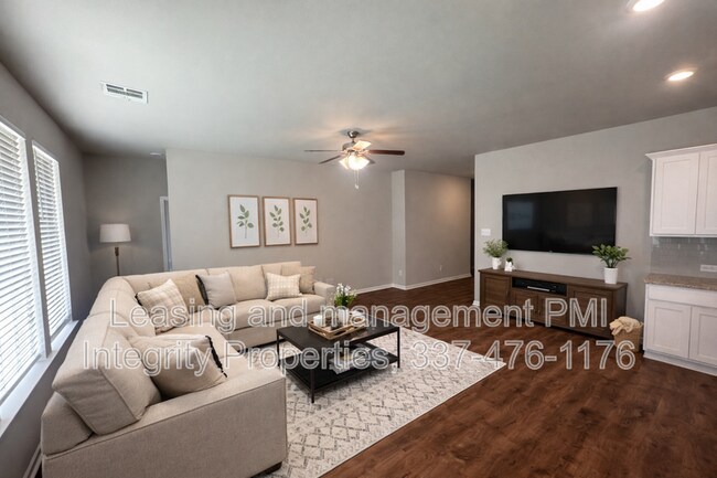 Building Photo - 115 Rue Chateau Royal Dr