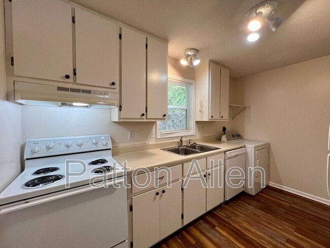 Building Photo - 121 Citadel Dr