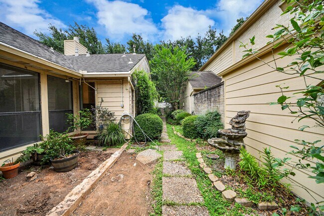 Building Photo - 1023 Oyster Bay Dr