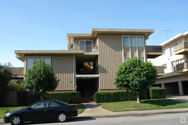 Building Photo - 121 S Magnolia Ave
