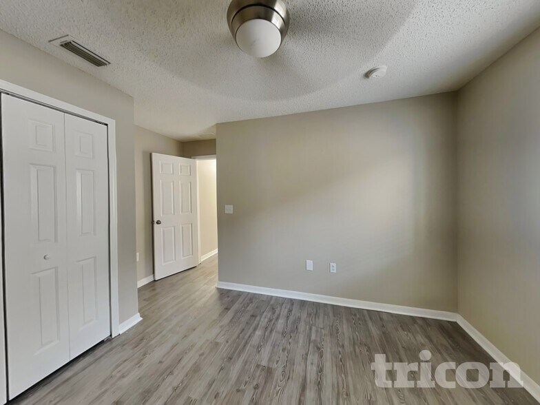 Building Photo - 11759 Lynmoor Dr