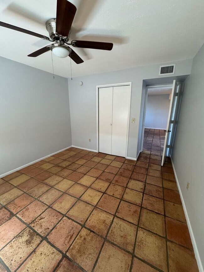 Building Photo - 3208 E Almartin St