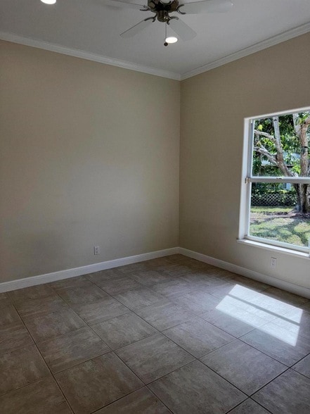 Building Photo - 969 Meadow Ave