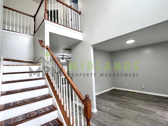 Building Photo - 523 Whitewater Dr