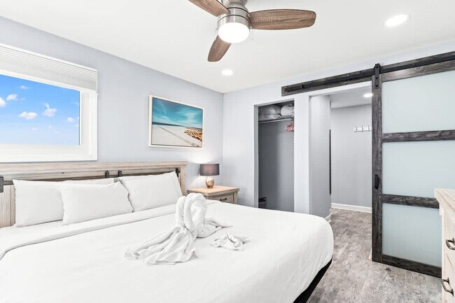 Building Photo - 8743 Thomas Dr