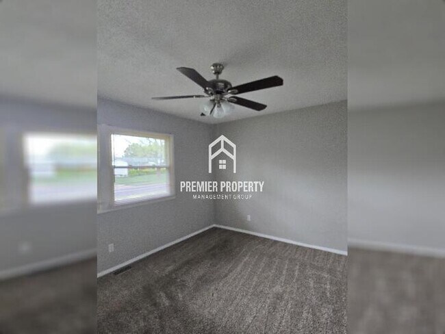 Building Photo - 670 Charvel Dr
