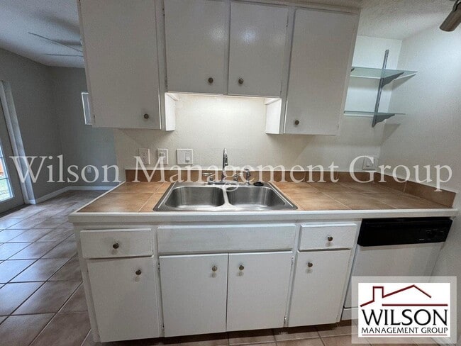 Building Photo - 623 Rugby St