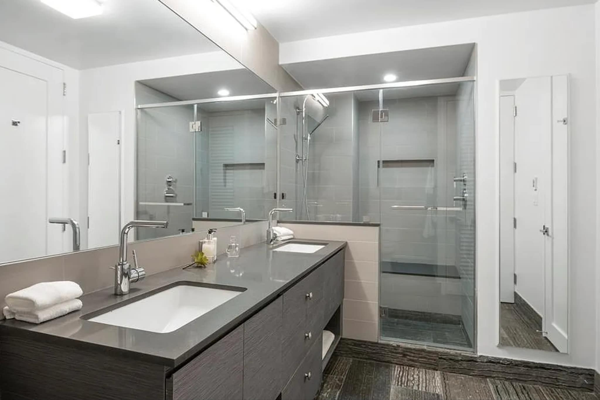 Building Photo - 121 E 39th St