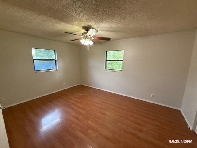 Building Photo - 4058 Minoso St