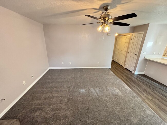 Building Photo - Gorgeous 2Bed/2Bath Condo located just out...