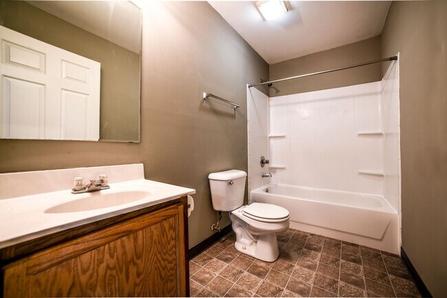 Building Photo - 2 bed/ 1 bath LaGrange, KY