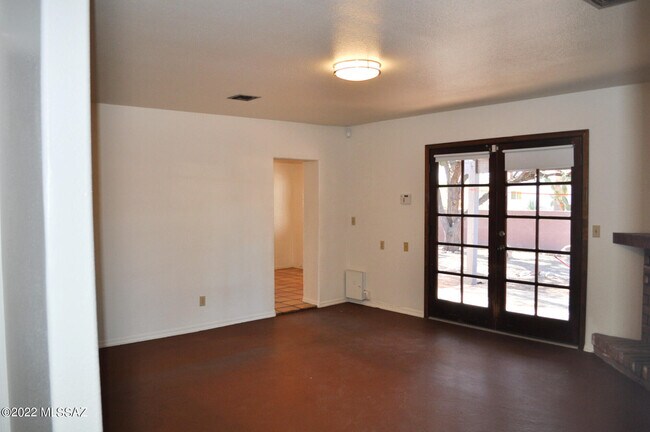 Building Photo - 2625 N Fremont Ave