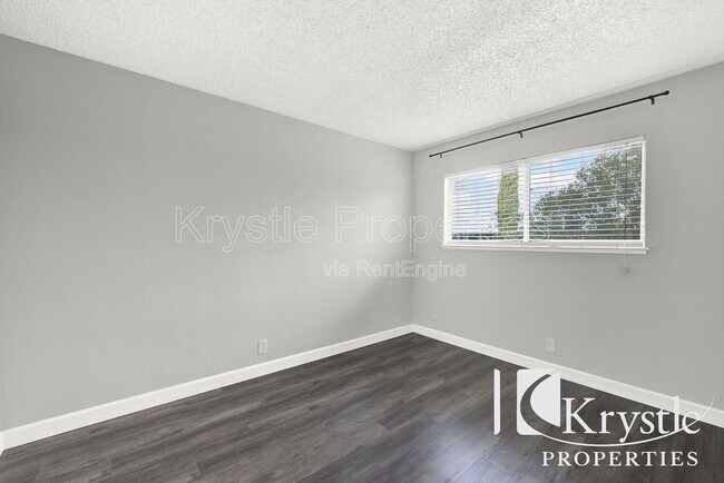 Building Photo - 1060 Oak Grove Rd