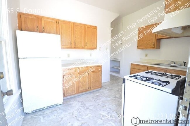 Building Photo - 65 S Douglass St