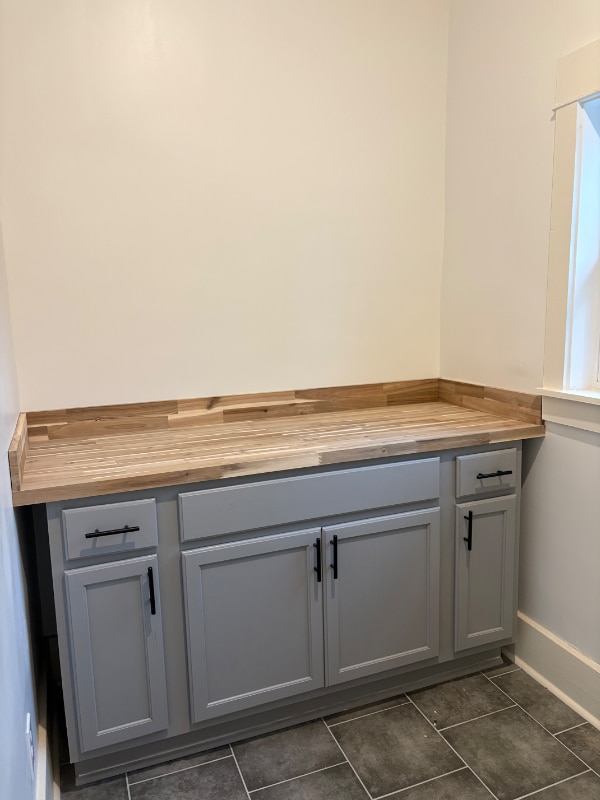 Building Photo - 1964 Young Ave