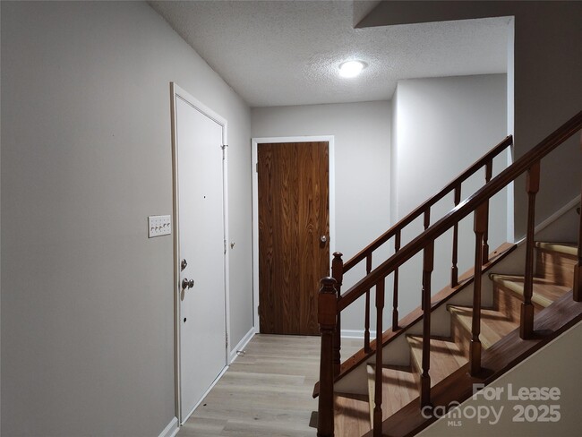 Building Photo - 7200 Oswego Ct