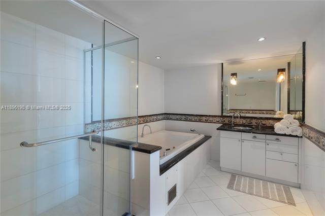 Building Photo - THE BENTLEY BAY CONDO